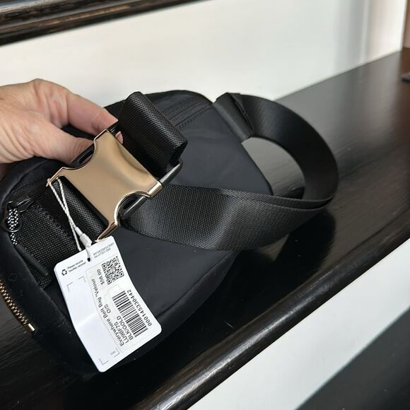 New w/tags Lululemon everywhere belt bag, black velour soft luxurious gift - Picture 3 of 7